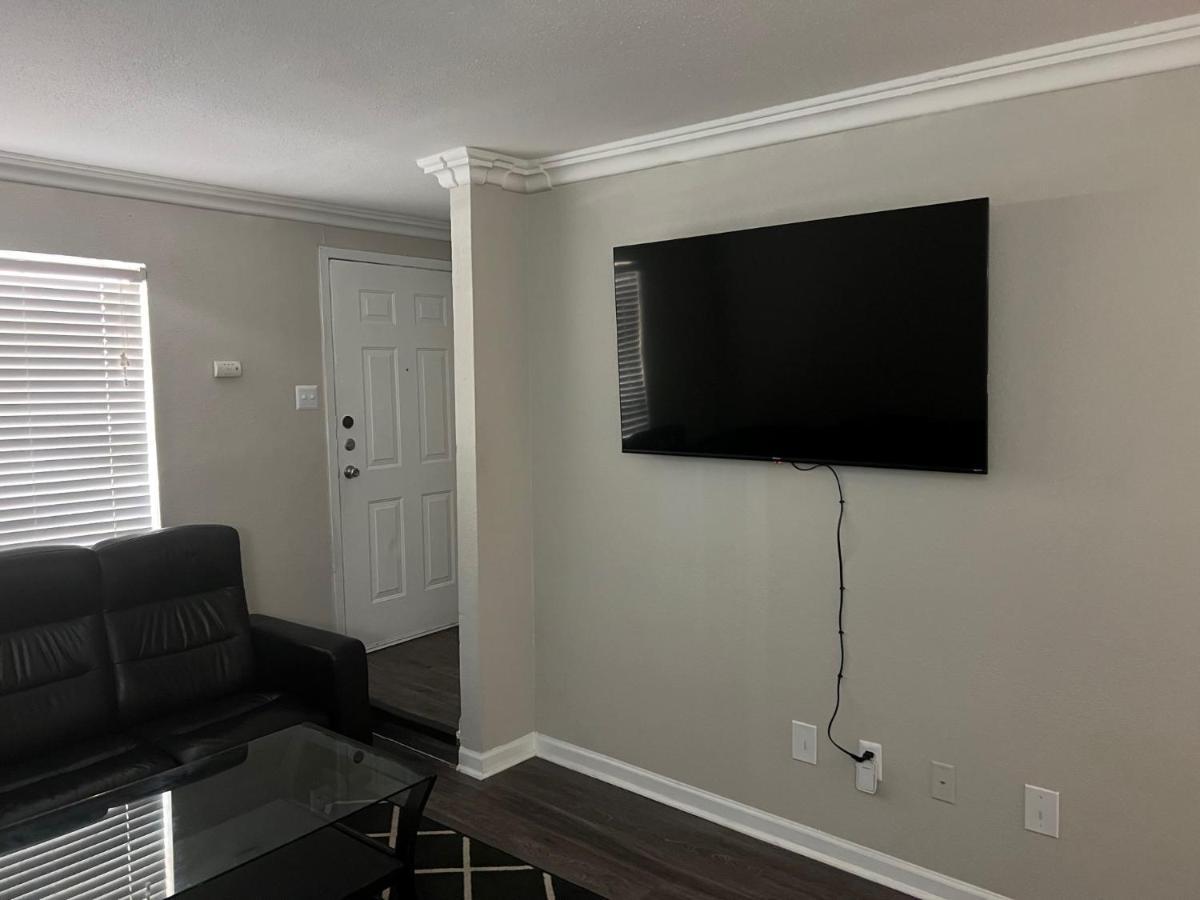 Beautiful 1-Bedroom Townhome With Nice Amenities ฮูสตัน ภายนอก รูปภาพ